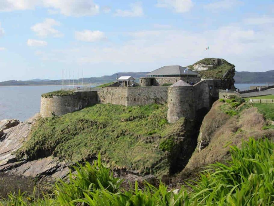 Top Floor Retreat Portmor- Sea, Beach & Balcony Apartment Slievebane Exterior photo