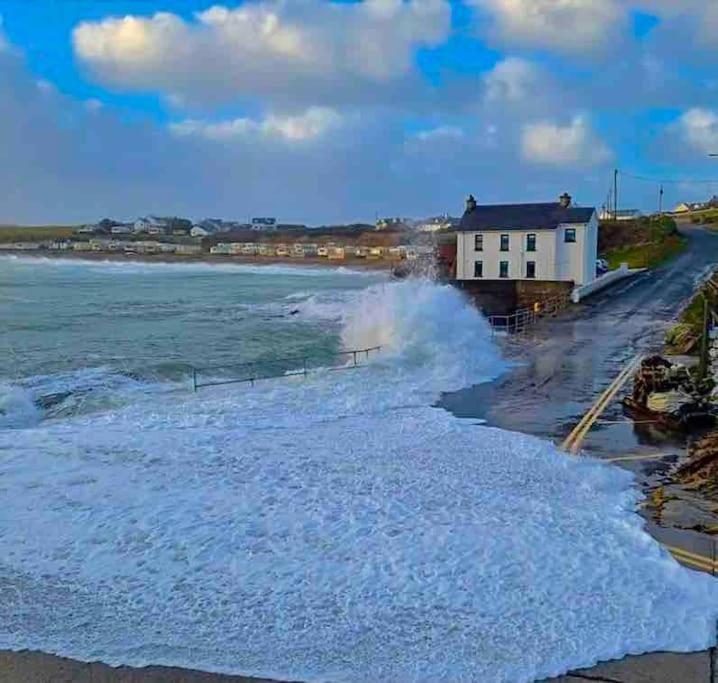 Top Floor Retreat Portmor- Sea, Beach & Balcony Apartment Slievebane Exterior photo