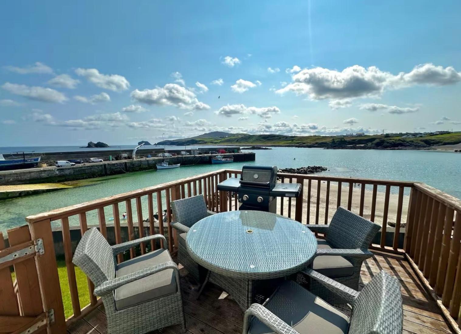 Top Floor Retreat Portmor- Sea, Beach & Balcony Apartment Slievebane Exterior photo